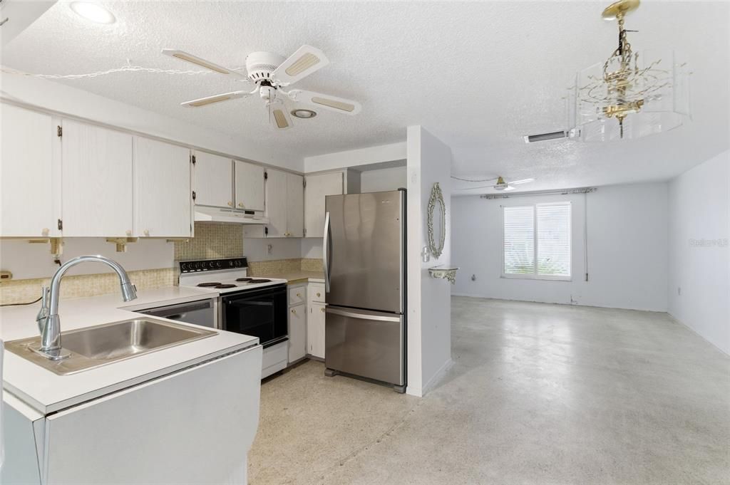 Active With Contract: $214,900 (2 beds, 2 baths, 1048 Square Feet)