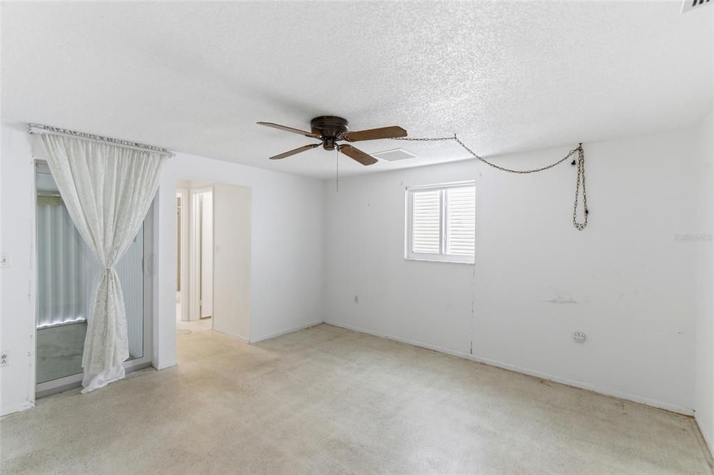 Active With Contract: $214,900 (2 beds, 2 baths, 1048 Square Feet)
