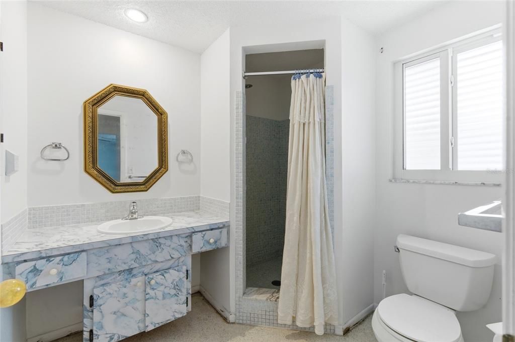 Active With Contract: $214,900 (2 beds, 2 baths, 1048 Square Feet)