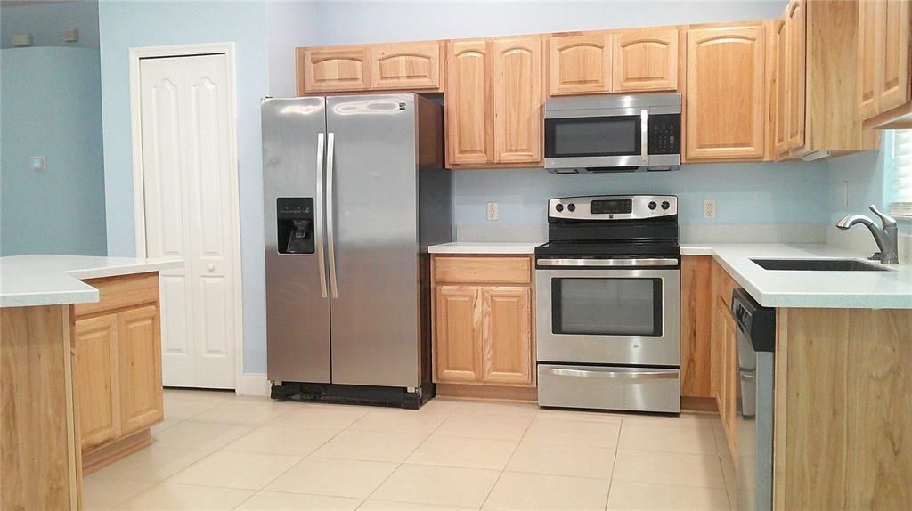 Active With Contract: $2,350 (3 beds, 2 baths, 1734 Square Feet)