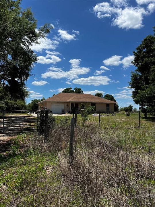 Active With Contract: $239,900 (3 beds, 2 baths, 1064 Square Feet)