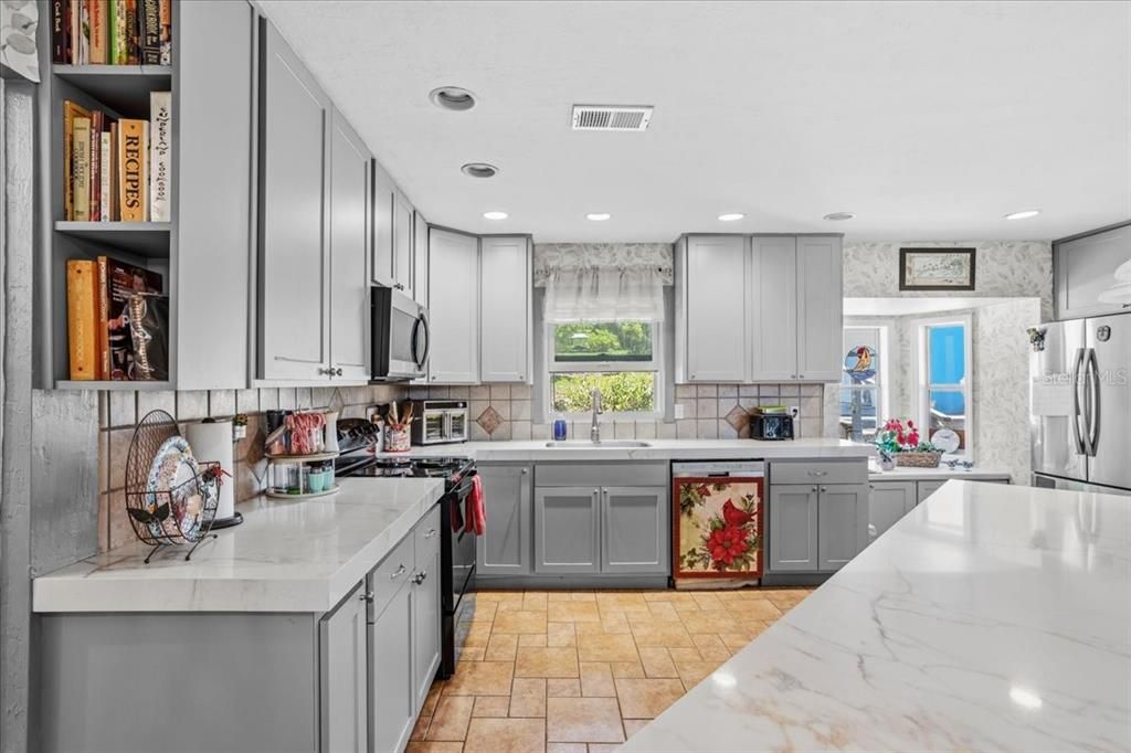 En Venta: $849,500 (5 camas, 3 baños, 3688 Pies cuadrados)