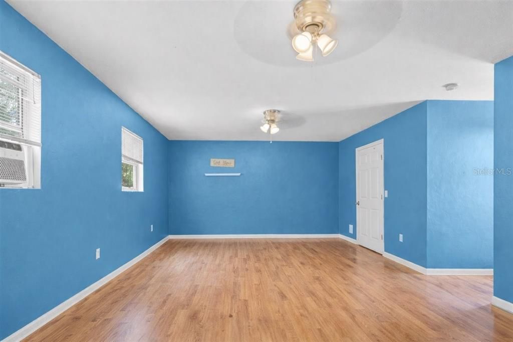 En Venta: $849,500 (5 camas, 3 baños, 3688 Pies cuadrados)