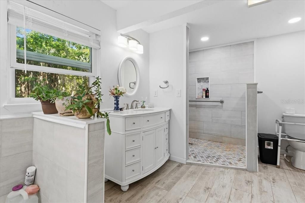 En Venta: $849,500 (5 camas, 3 baños, 3688 Pies cuadrados)