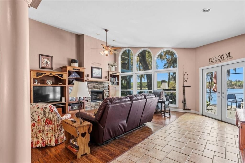 En Venta: $849,500 (5 camas, 3 baños, 3688 Pies cuadrados)