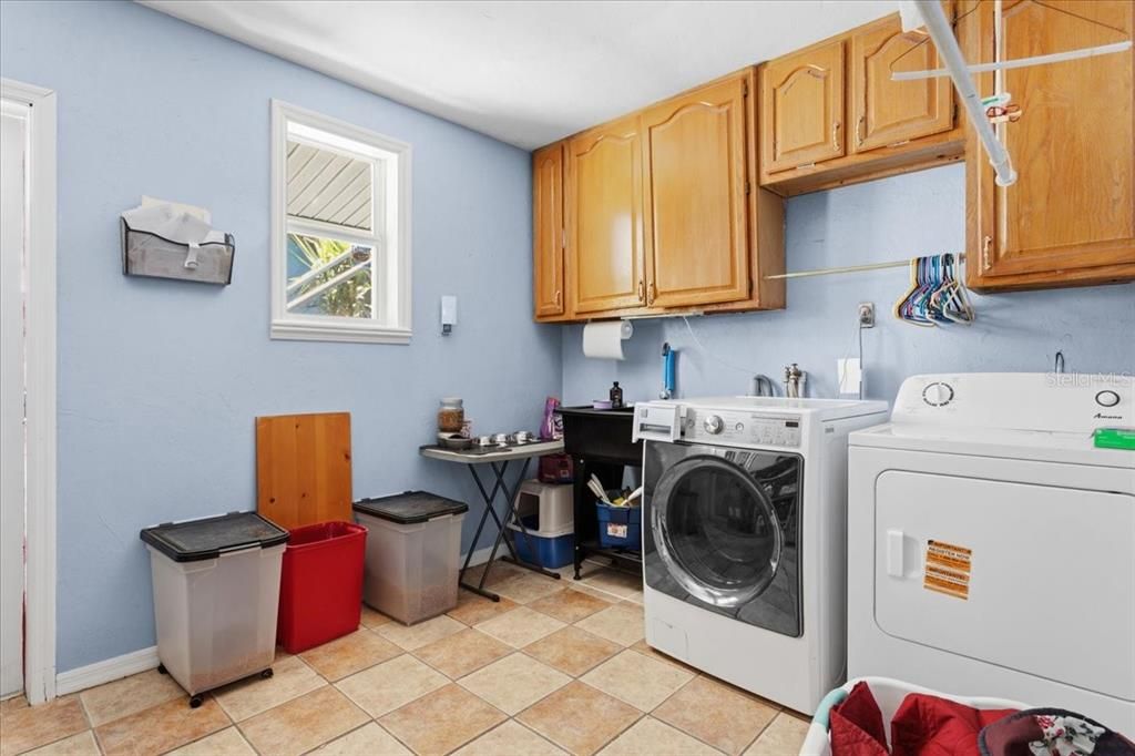 En Venta: $849,500 (5 camas, 3 baños, 3688 Pies cuadrados)