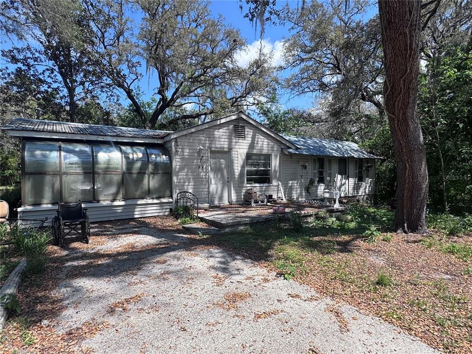 For Sale: $145,000 (3 beds, 2 baths, 1269 Square Feet)