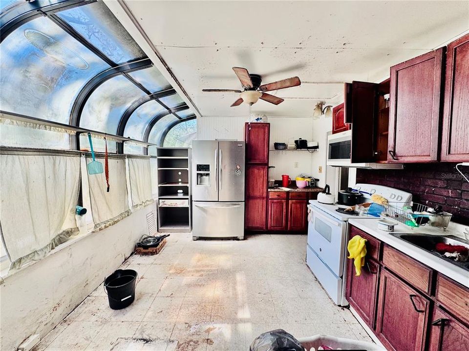 For Sale: $145,000 (3 beds, 2 baths, 1269 Square Feet)