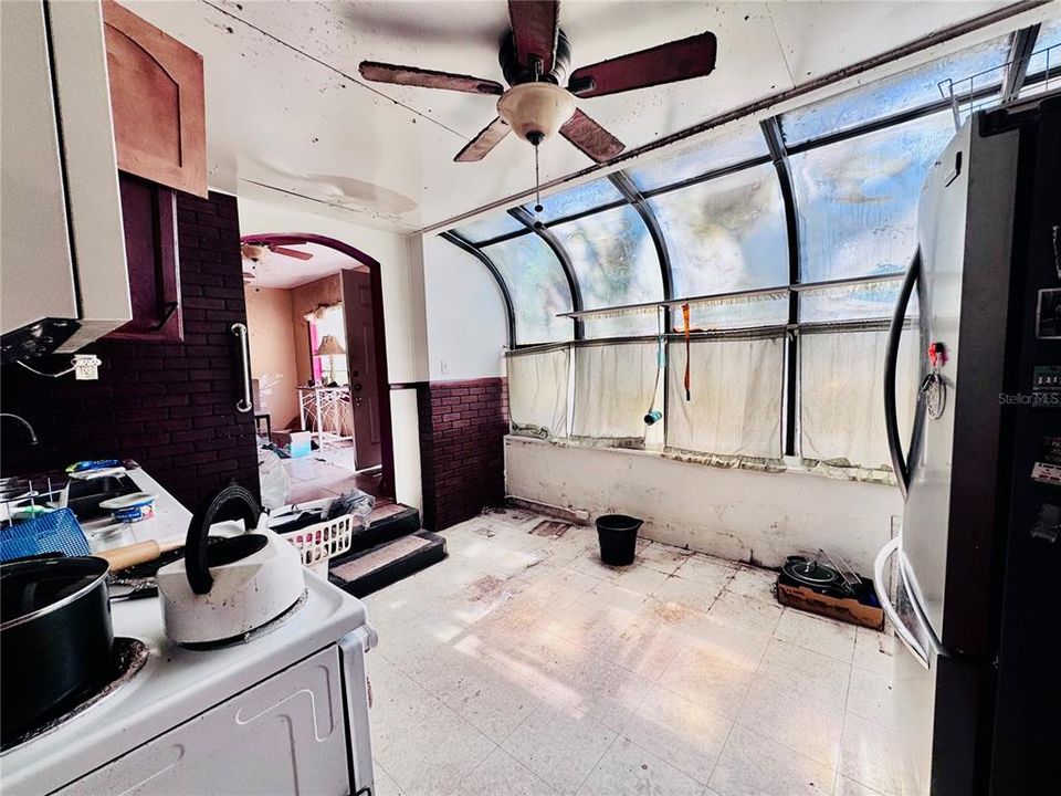 For Sale: $145,000 (3 beds, 2 baths, 1269 Square Feet)