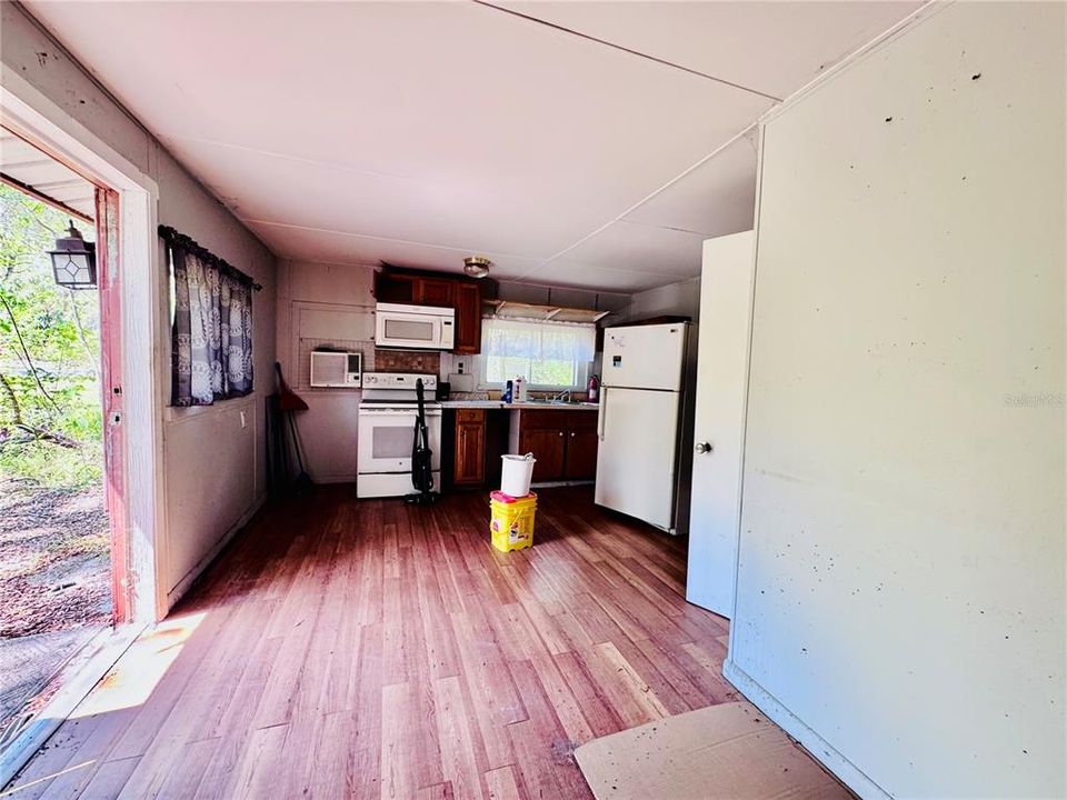 For Sale: $145,000 (3 beds, 2 baths, 1269 Square Feet)