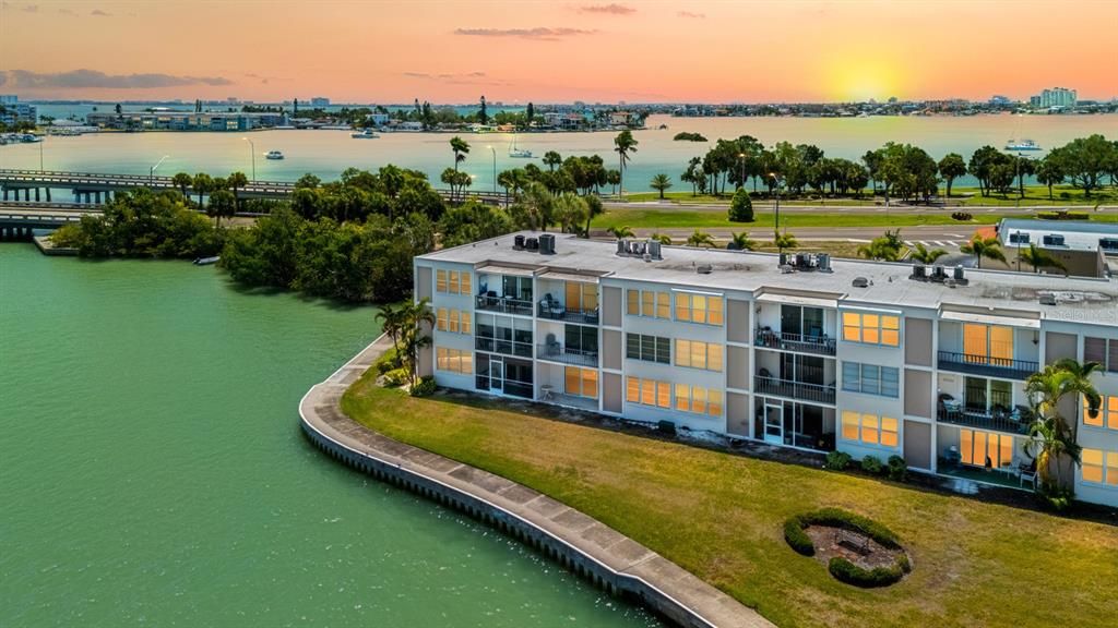 На продажу: $249,900 (3 спален, 2 ванн, 1275 Квадратных фут)