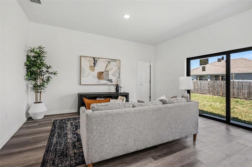En Venta: $415,000 (3 camas, 2 baños, 1727 Pies cuadrados)