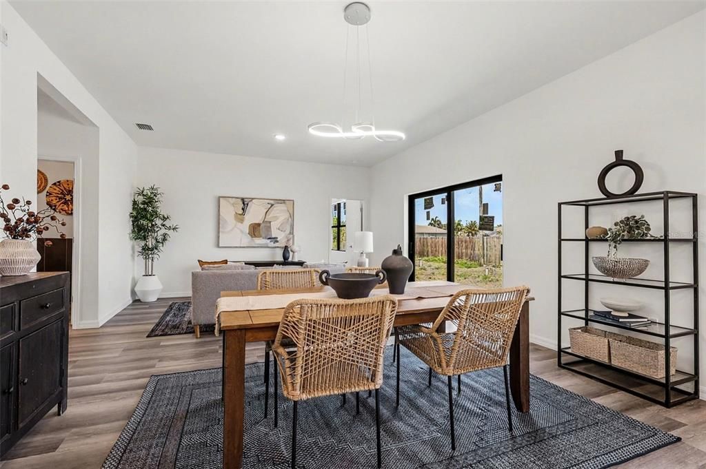 En Venta: $415,000 (3 camas, 2 baños, 1727 Pies cuadrados)