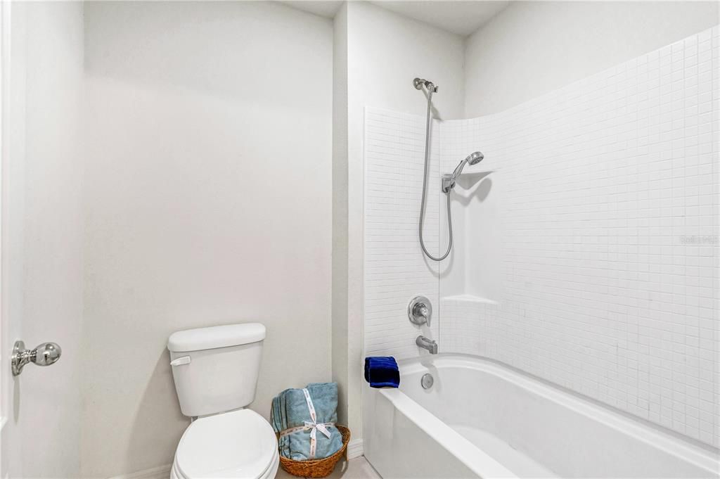 For Sale: $450,000 (5 beds, 3 baths, 2674 Square Feet)