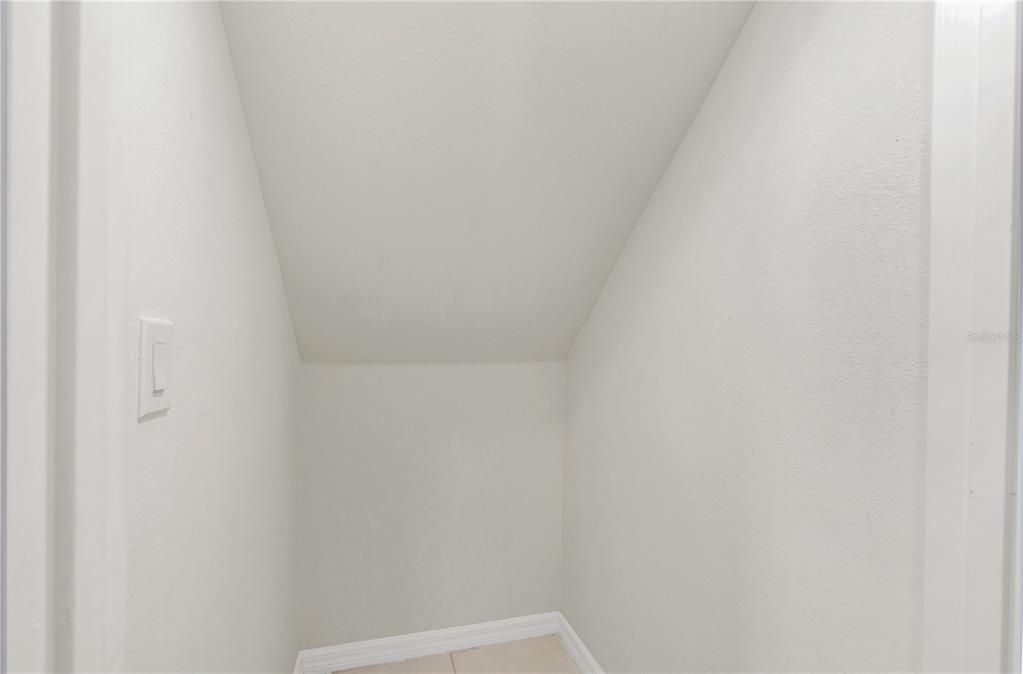 For Sale: $450,000 (5 beds, 3 baths, 2674 Square Feet)