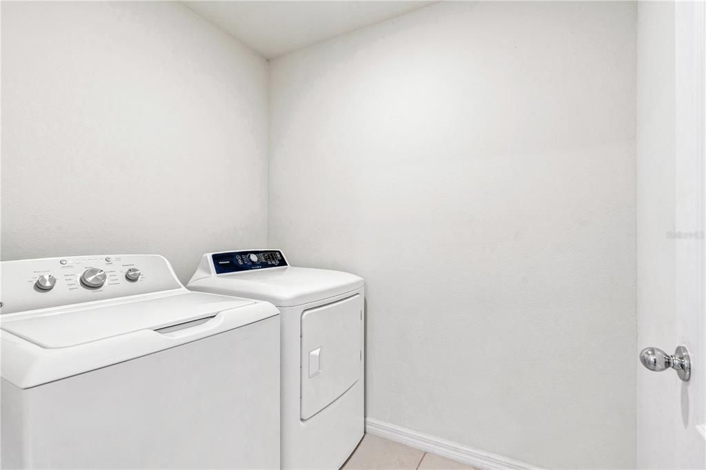 For Sale: $450,000 (5 beds, 3 baths, 2674 Square Feet)