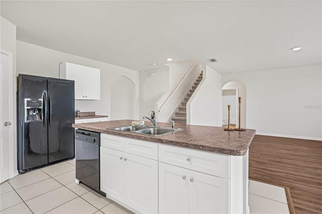 For Sale: $450,000 (5 beds, 3 baths, 2674 Square Feet)