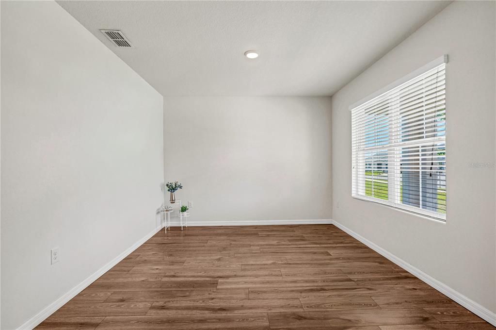 For Sale: $450,000 (5 beds, 3 baths, 2674 Square Feet)