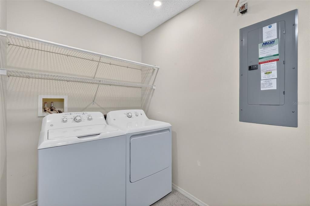 Activo con contrato: $299,900 (2 camas, 2 baños, 1156 Pies cuadrados)