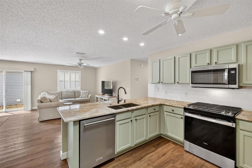 Activo con contrato: $299,900 (2 camas, 2 baños, 1156 Pies cuadrados)