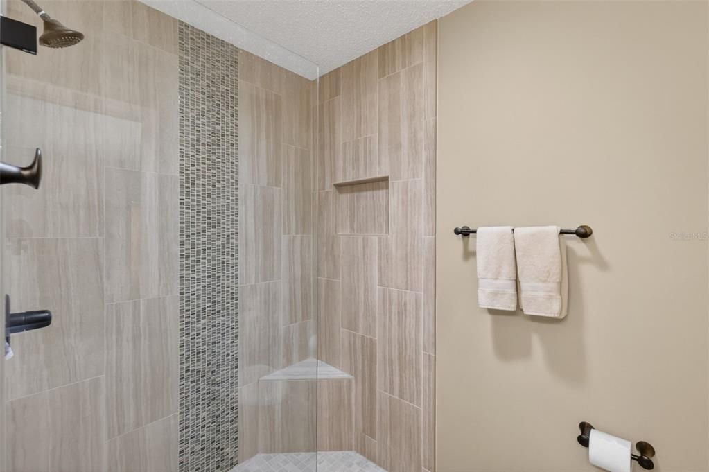 Activo con contrato: $299,900 (2 camas, 2 baños, 1156 Pies cuadrados)