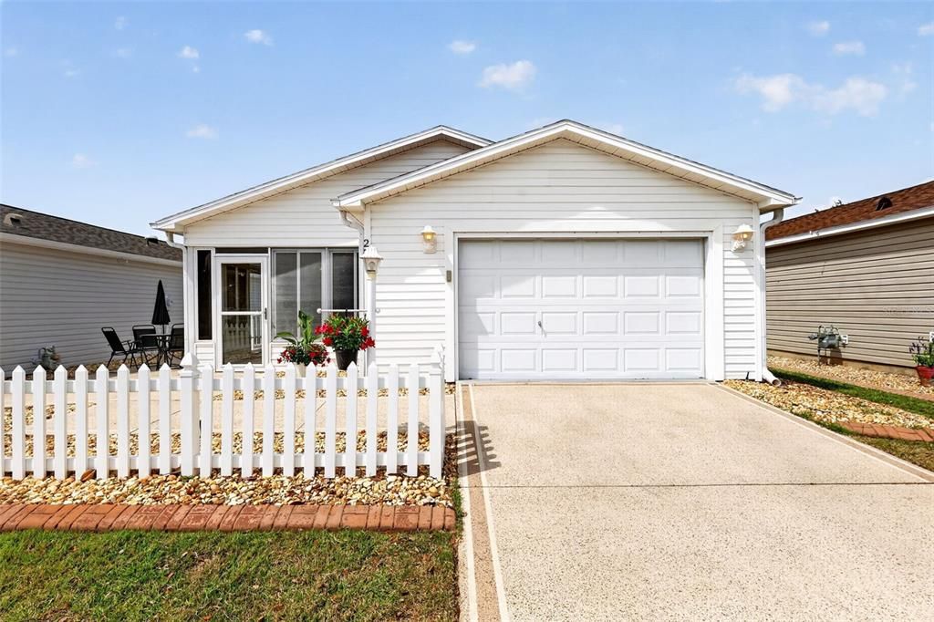 Activo con contrato: $299,900 (2 camas, 2 baños, 1156 Pies cuadrados)