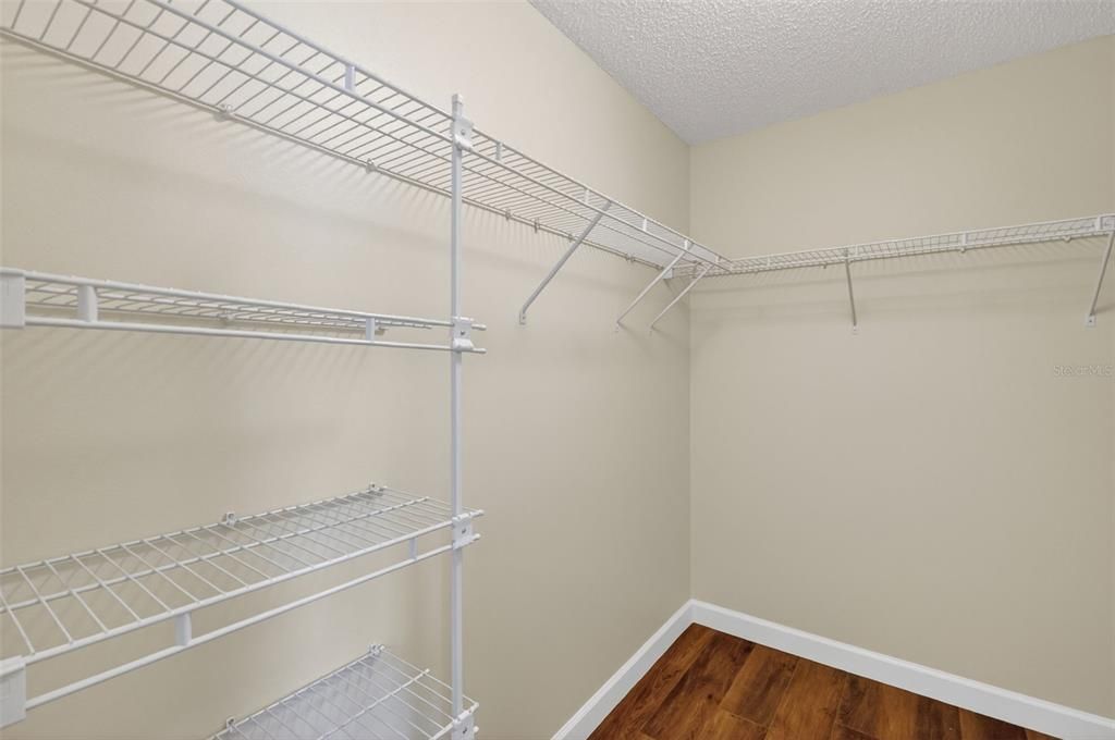 Activo con contrato: $299,900 (2 camas, 2 baños, 1156 Pies cuadrados)