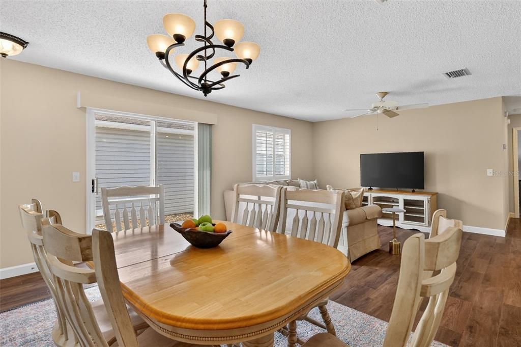 Activo con contrato: $299,900 (2 camas, 2 baños, 1156 Pies cuadrados)