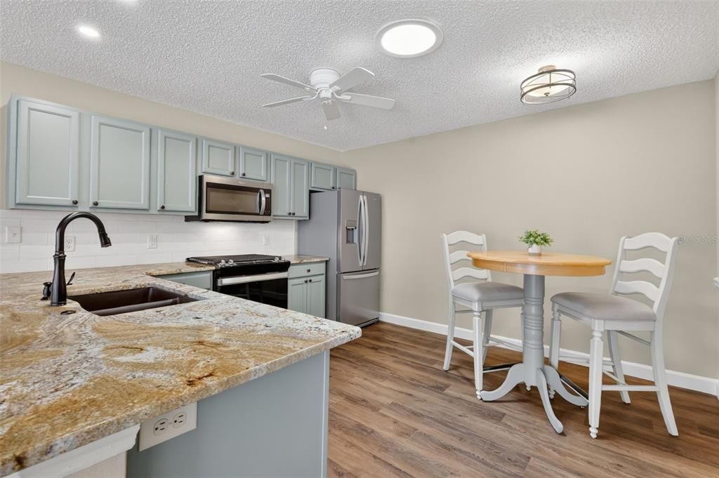 Activo con contrato: $299,900 (2 camas, 2 baños, 1156 Pies cuadrados)