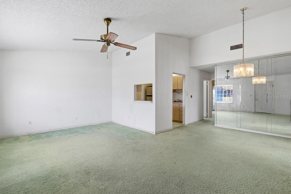 For Sale: $214,900 (2 beds, 2 baths, 1326 Square Feet)