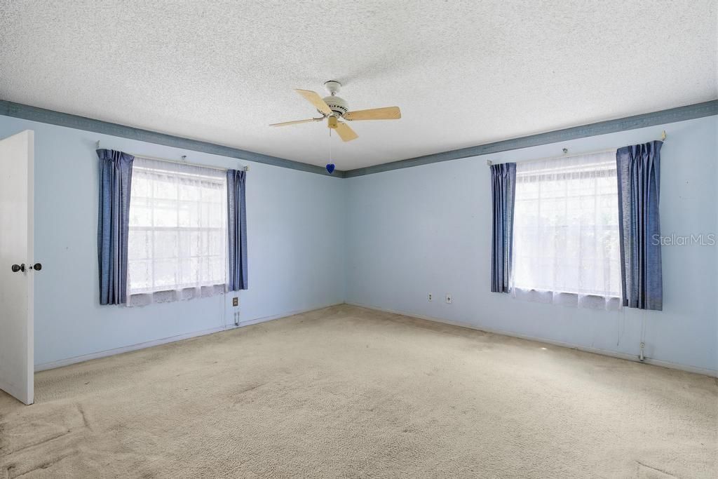 For Sale: $214,900 (2 beds, 2 baths, 1326 Square Feet)