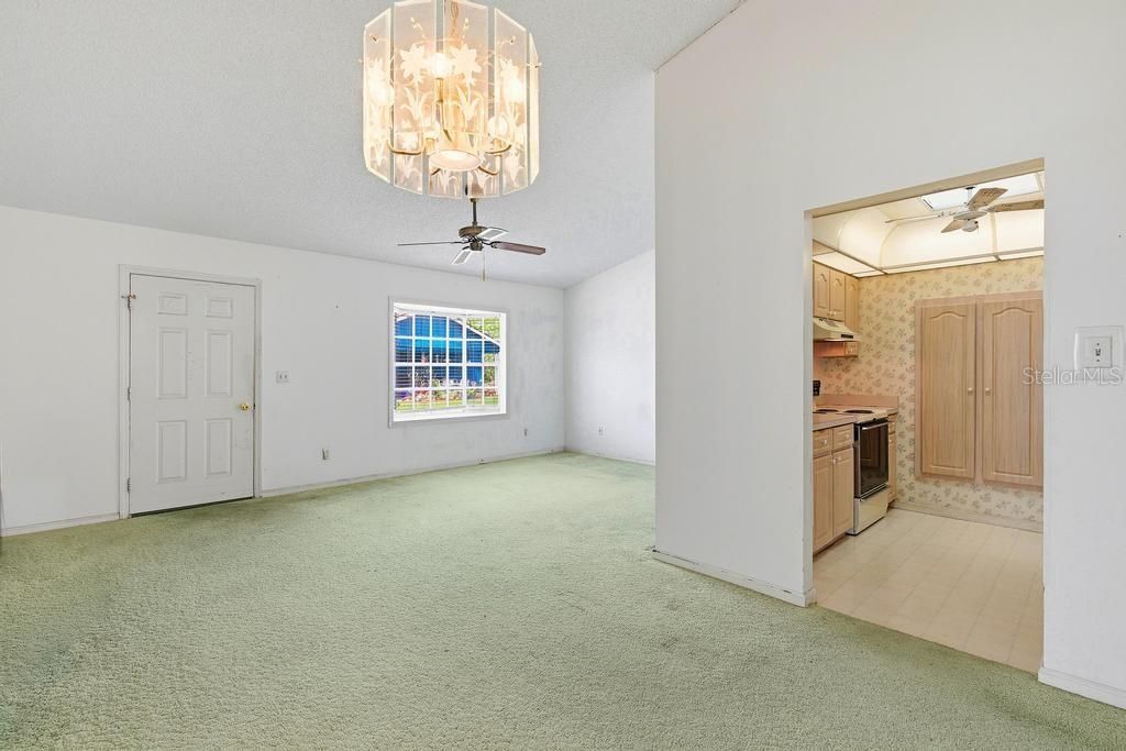 For Sale: $214,900 (2 beds, 2 baths, 1326 Square Feet)