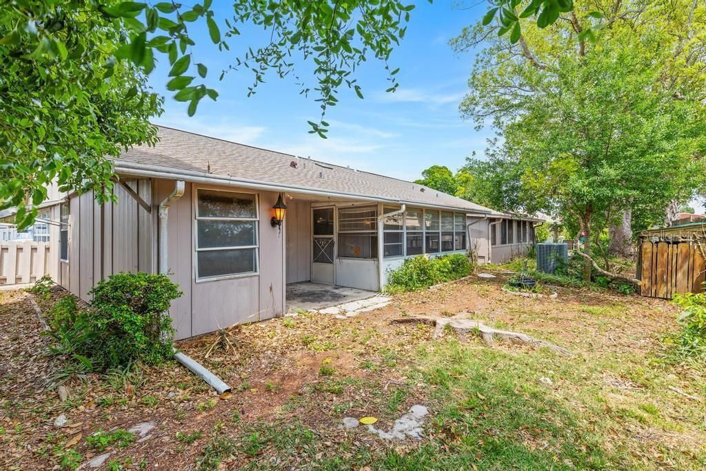 For Sale: $214,900 (2 beds, 2 baths, 1326 Square Feet)