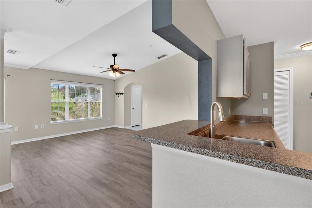 For Sale: $195,000 (2 beds, 2 baths, 1244 Square Feet)