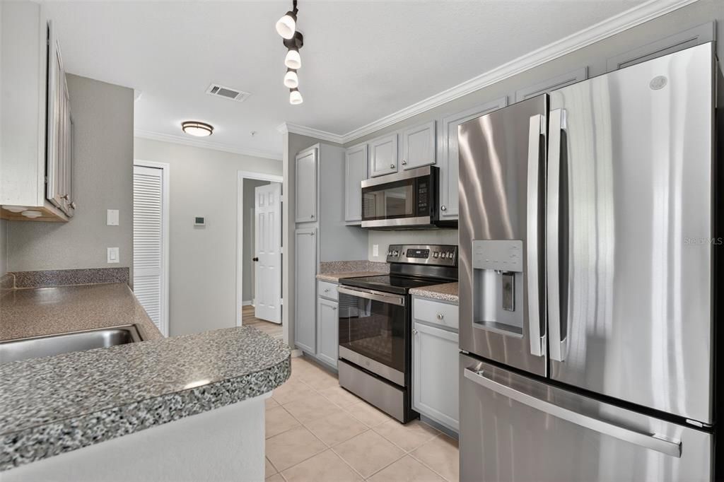 For Sale: $195,000 (2 beds, 2 baths, 1244 Square Feet)