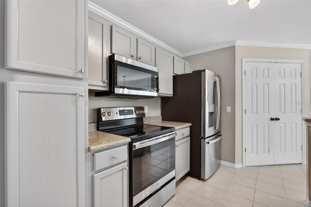 For Sale: $195,000 (2 beds, 2 baths, 1244 Square Feet)