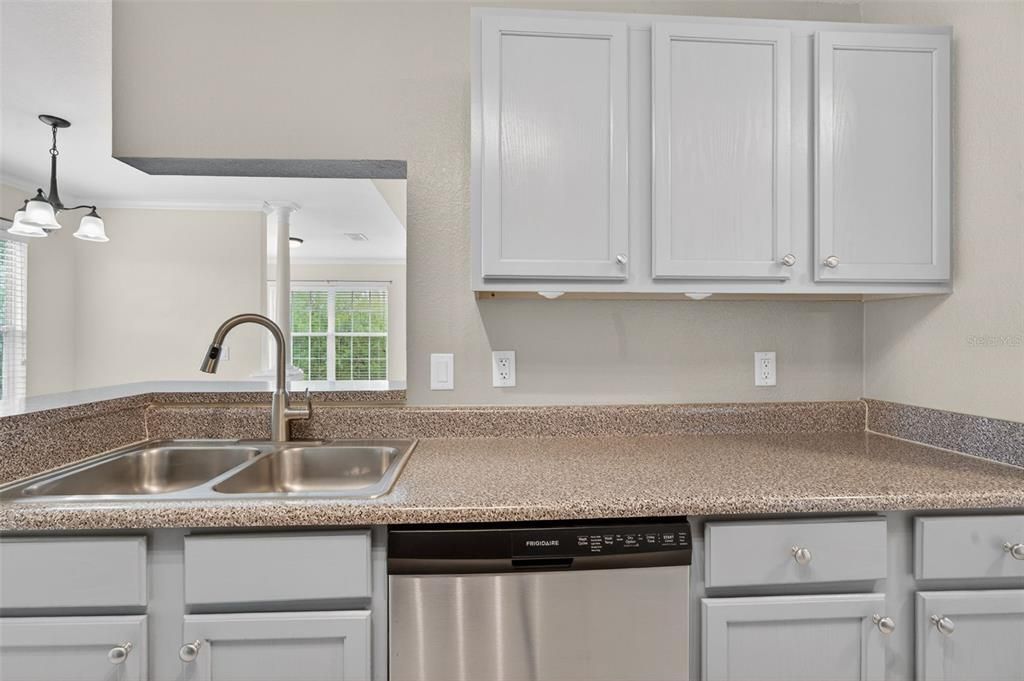 For Sale: $195,000 (2 beds, 2 baths, 1244 Square Feet)
