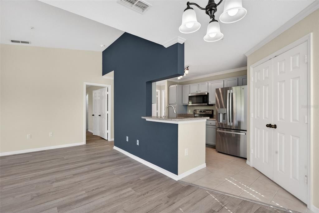 For Sale: $195,000 (2 beds, 2 baths, 1244 Square Feet)