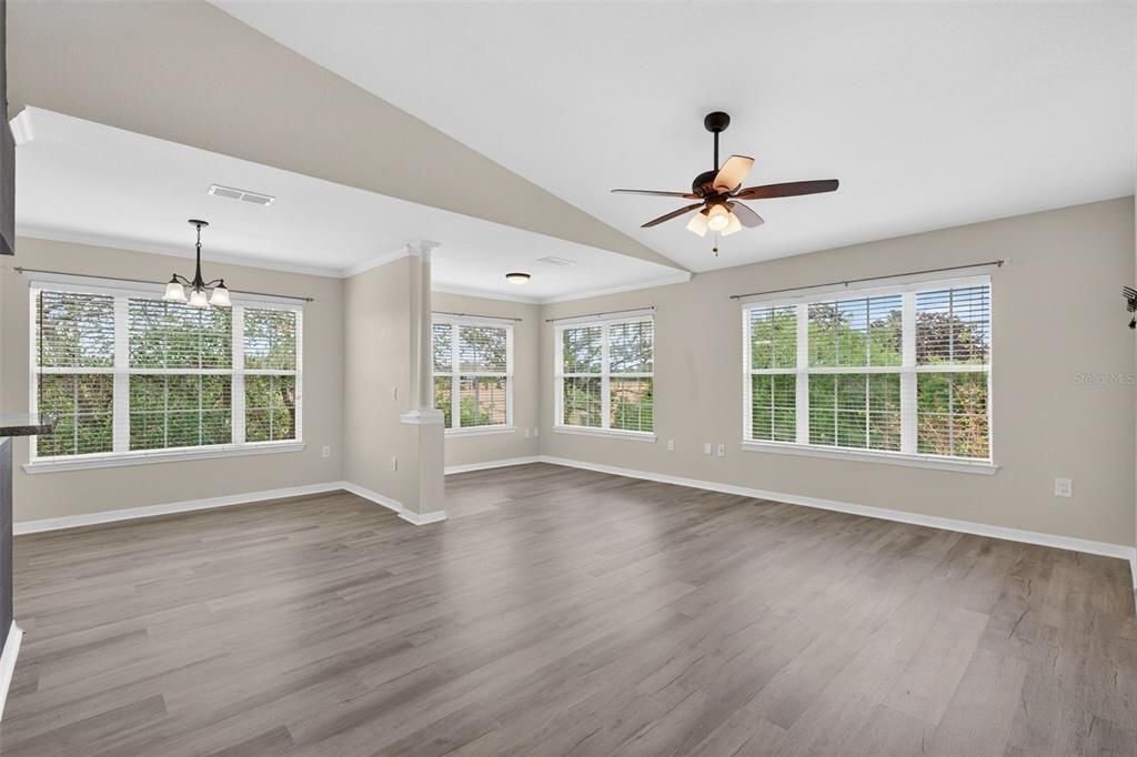 For Sale: $195,000 (2 beds, 2 baths, 1244 Square Feet)