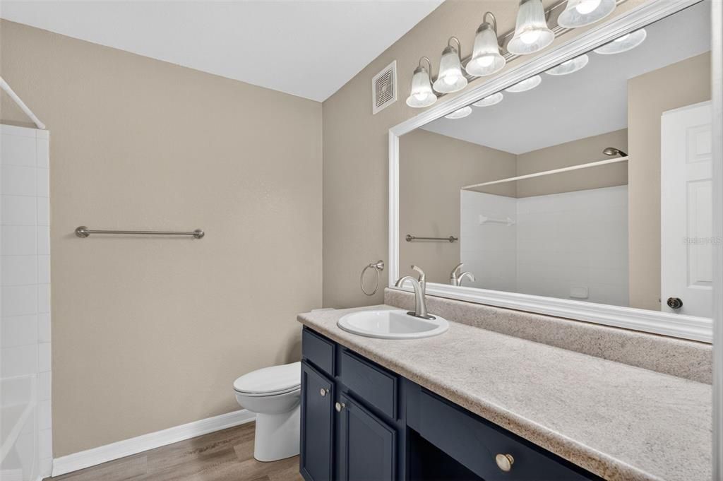 For Sale: $195,000 (2 beds, 2 baths, 1244 Square Feet)