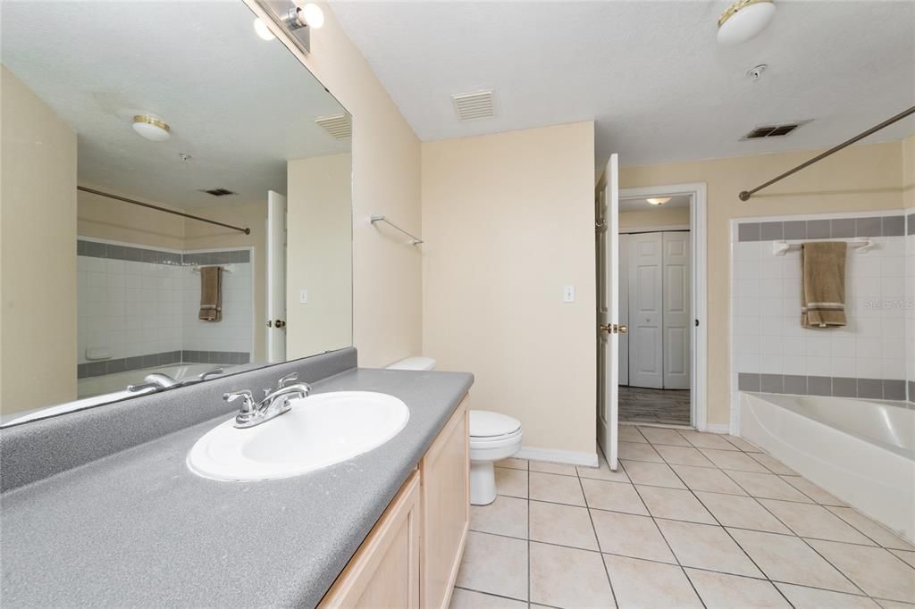 For Rent: $1,700 (2 beds, 2 baths, 1107 Square Feet)