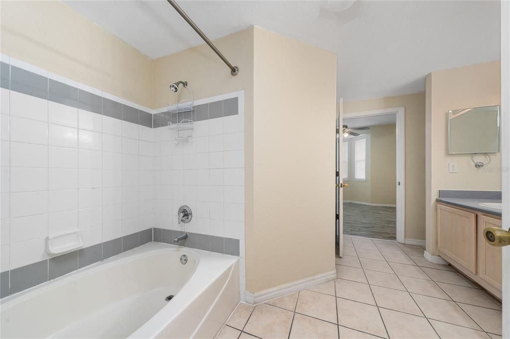 For Rent: $1,700 (2 beds, 2 baths, 1107 Square Feet)