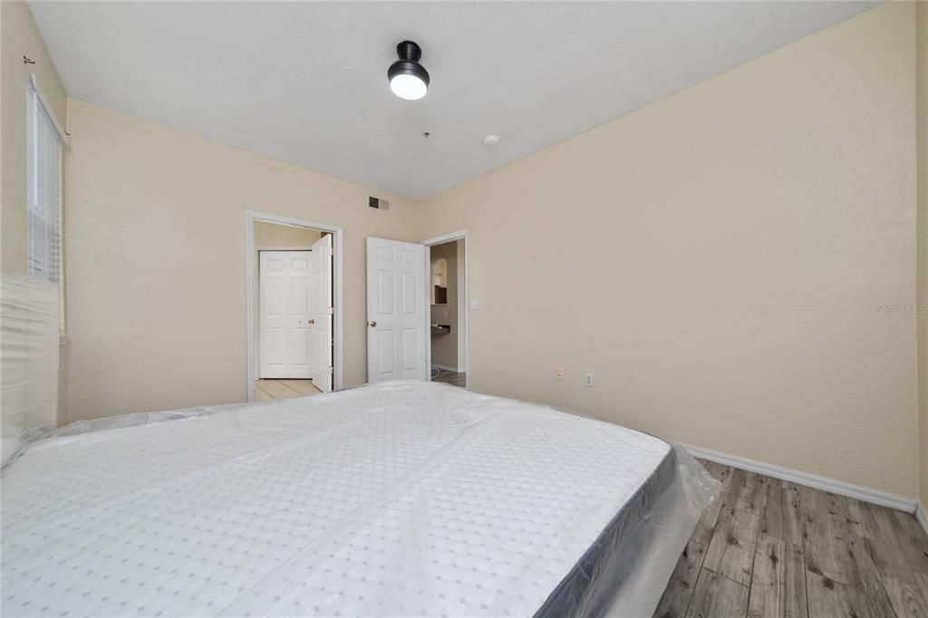 For Rent: $1,700 (2 beds, 2 baths, 1107 Square Feet)
