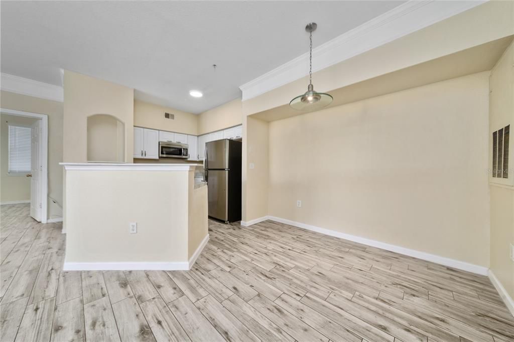For Rent: $1,700 (2 beds, 2 baths, 1107 Square Feet)
