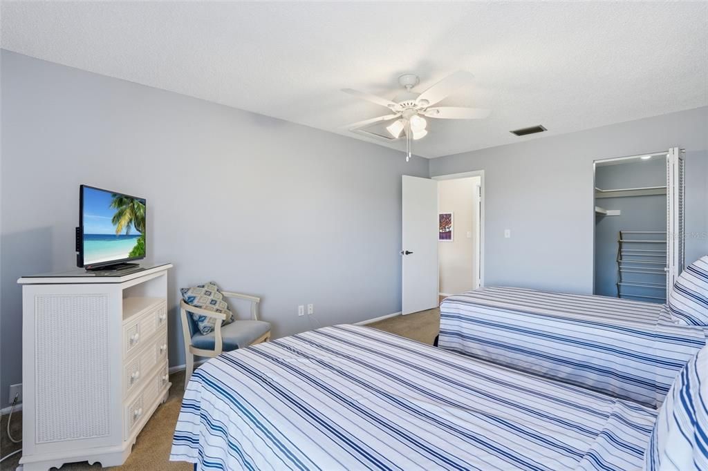 For Sale: $175,000 (2 beds, 2 baths, 1200 Square Feet)