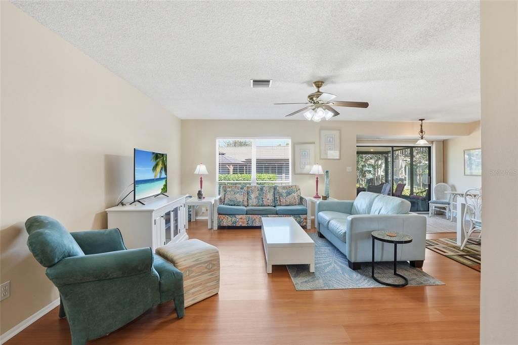 For Sale: $175,000 (2 beds, 2 baths, 1200 Square Feet)