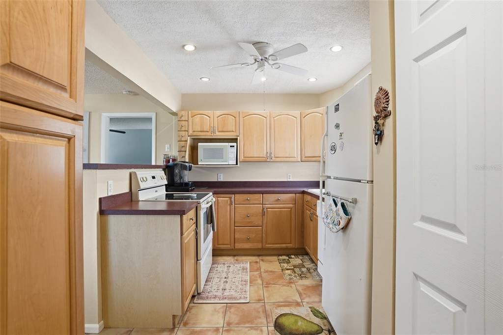 For Sale: $175,000 (2 beds, 2 baths, 1200 Square Feet)