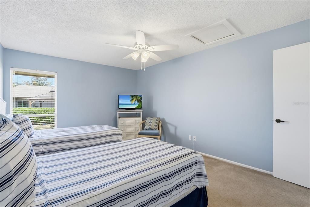 For Sale: $175,000 (2 beds, 2 baths, 1200 Square Feet)