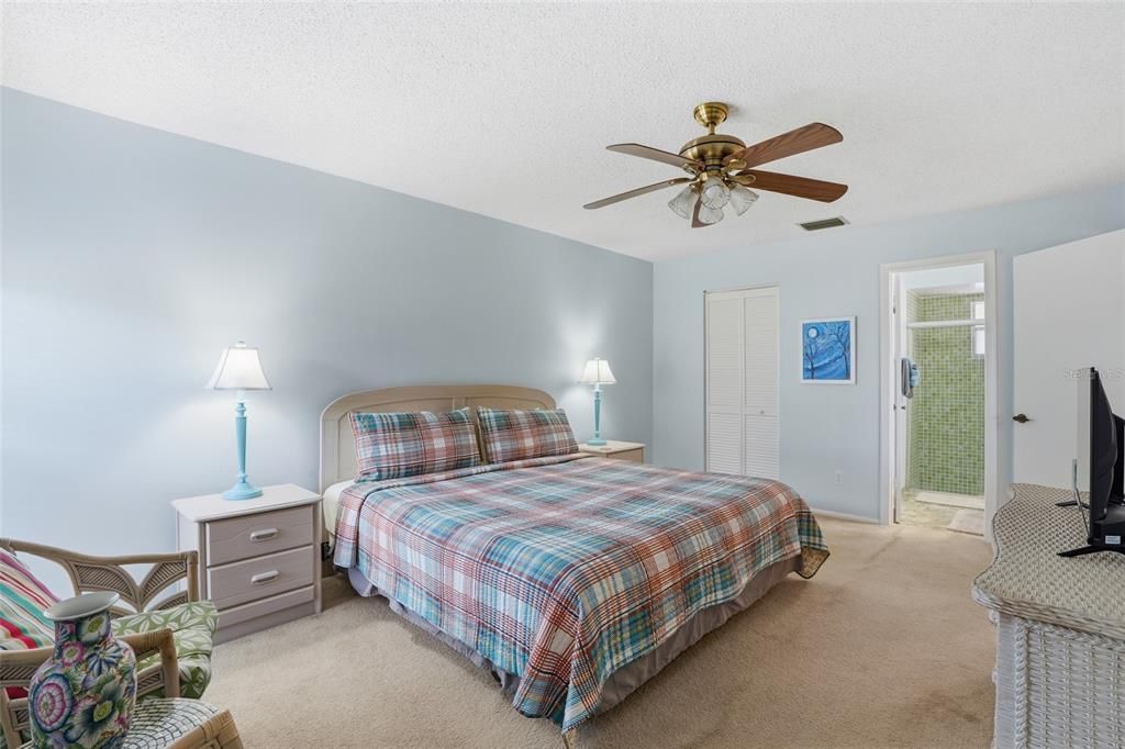 For Sale: $175,000 (2 beds, 2 baths, 1200 Square Feet)