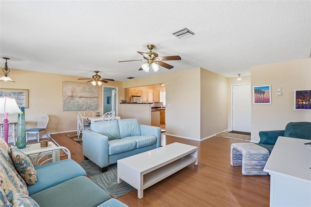 For Sale: $175,000 (2 beds, 2 baths, 1200 Square Feet)